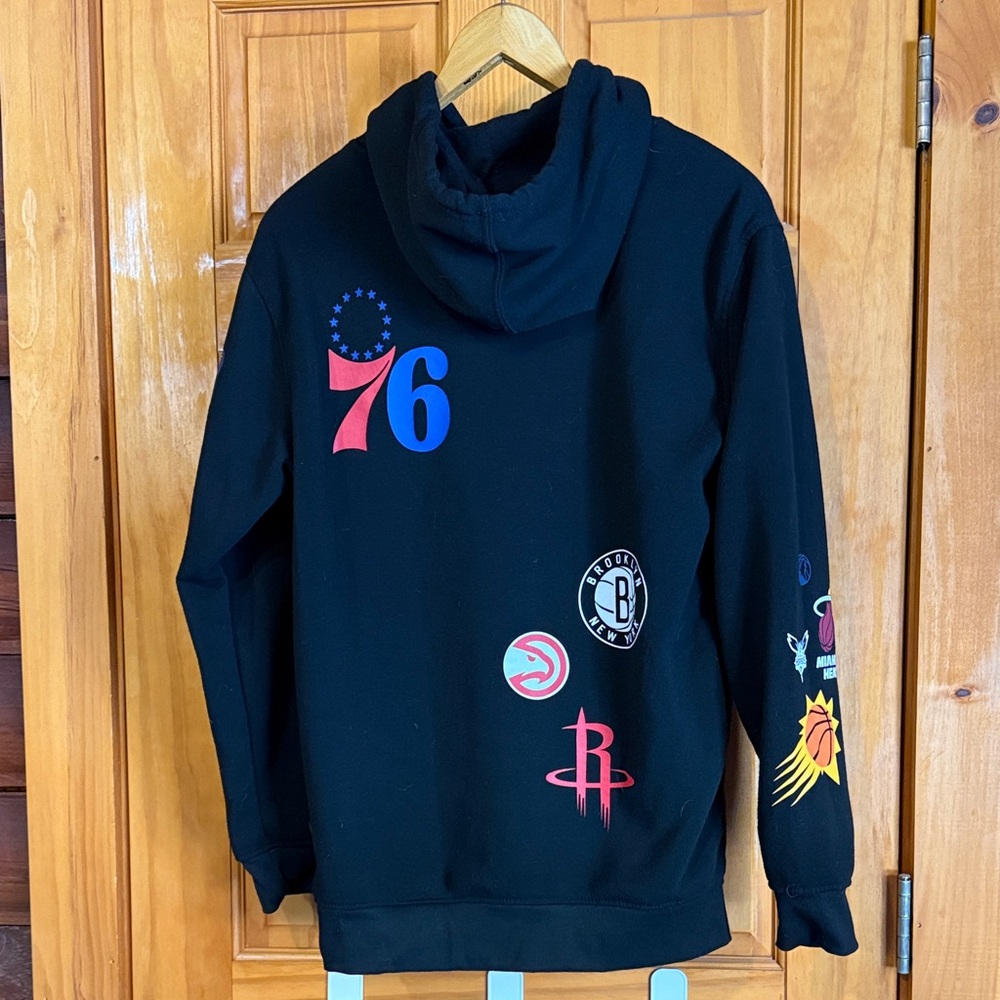 Men's Black NBA Team Logo Hoodie - Picture 3 of 6